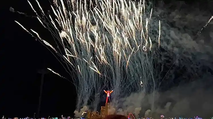 красивый финал Burning Man